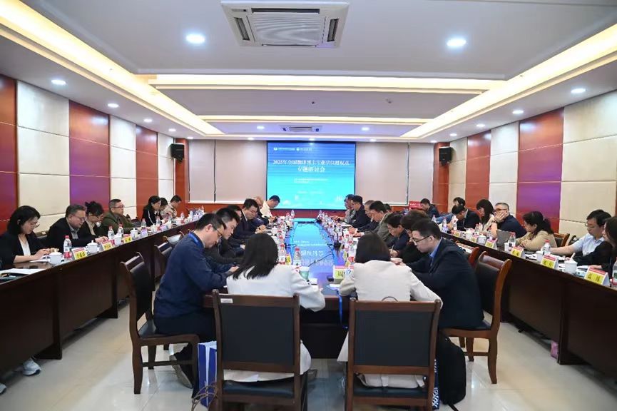 我院张法连教授受邀出席翻译博士专业学位授权点专题研讨会