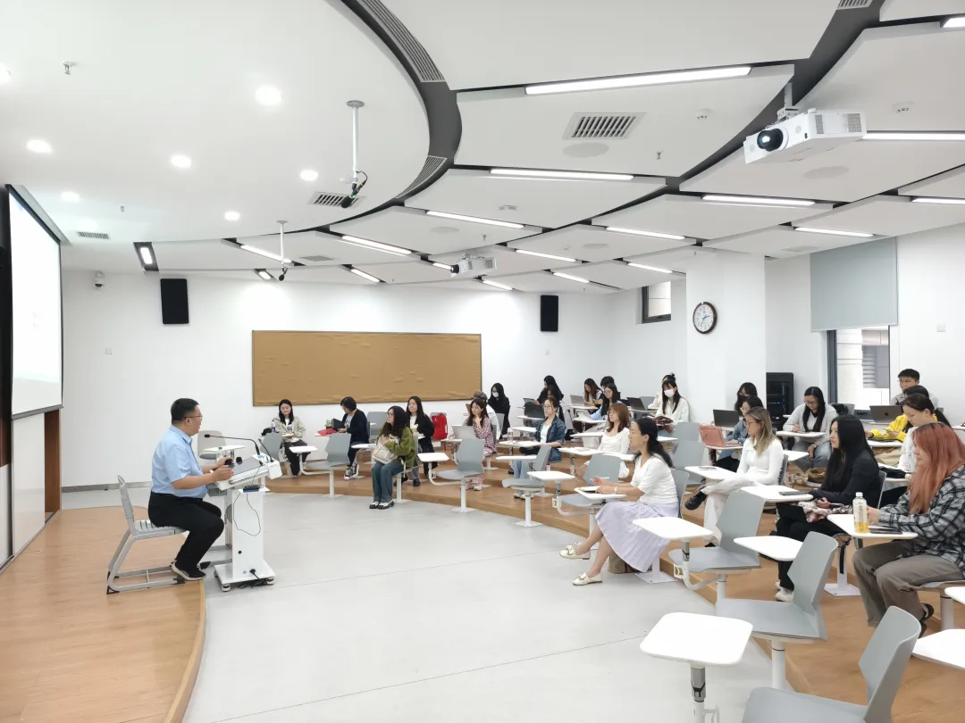 【庆祝建党104周年系列活动】强党性砺行致远，守初心职引未来——外院举办就业指导专题讲座